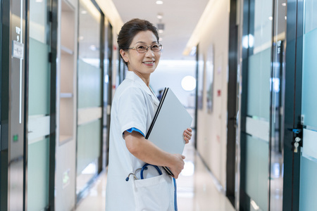 女医生在诊所照片