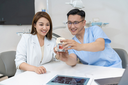 医患沟通图片-医患沟通素材-医患沟通插画-摄图新视界