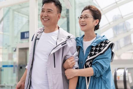 坐电梯图片