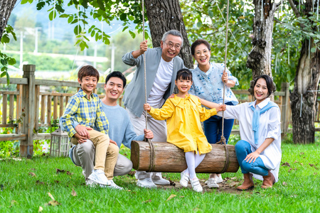 快乐的全家人照片