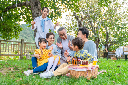 全家人坐着图片-全家人坐着素材-全家人坐着插画-摄图新视界