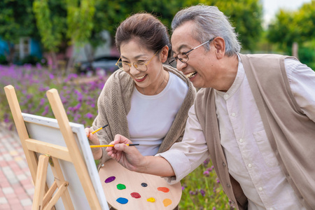 画画图片人物老年夫妻在画画照片