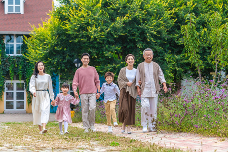 手牵手一家人图片