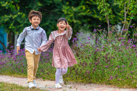 快乐的小朋友照片