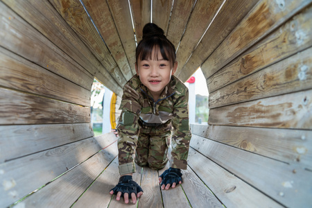 快乐的女孩玩cs照片