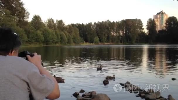 摄影师拍照的鸭湖附近视频