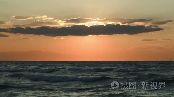 海和傍晚的太阳视频