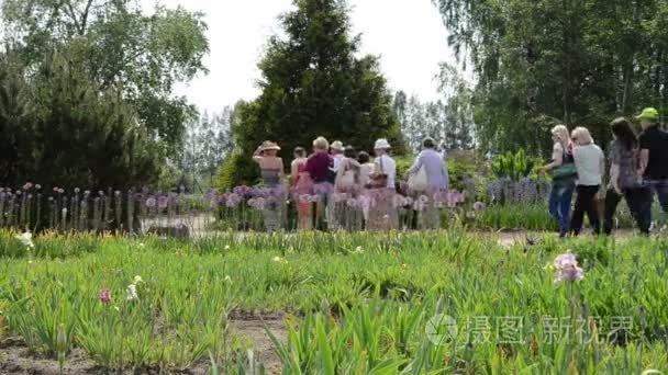 群植物园游客人走视频