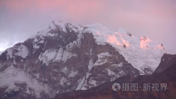 夕阳的喜马拉雅山脉中的视图视频