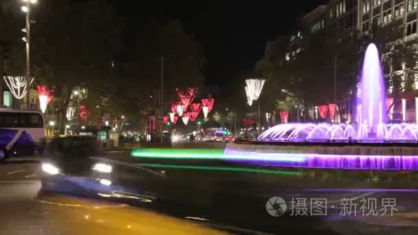 巴塞罗那圣诞路灯装饰和交通视频