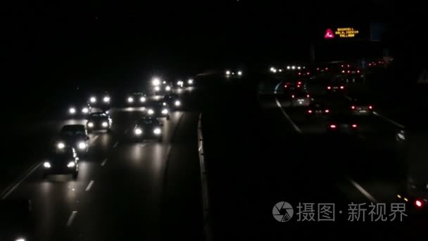 公路交通汽车在夜间