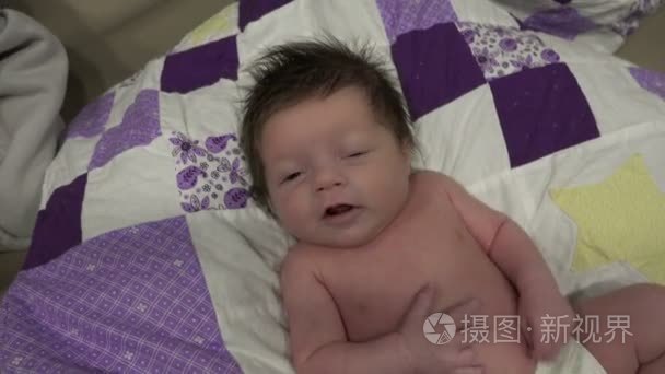 刚出生的婴儿可疑视频