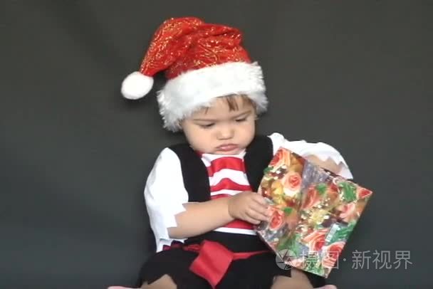 宝宝圣诞老人和礼物袋视频
