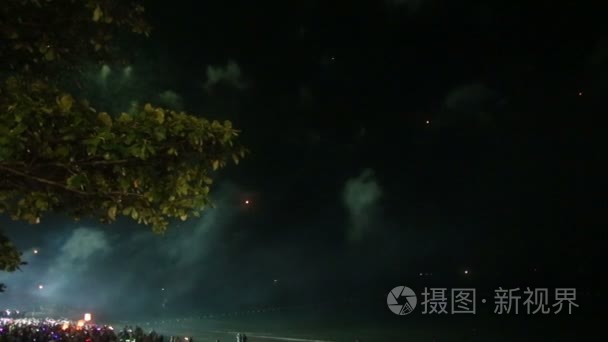 烟花在夜空中视频