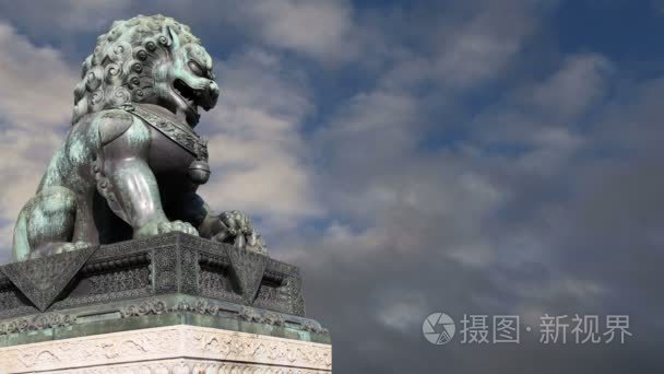 青铜监护人狮子雕像在故宫，北京，中国