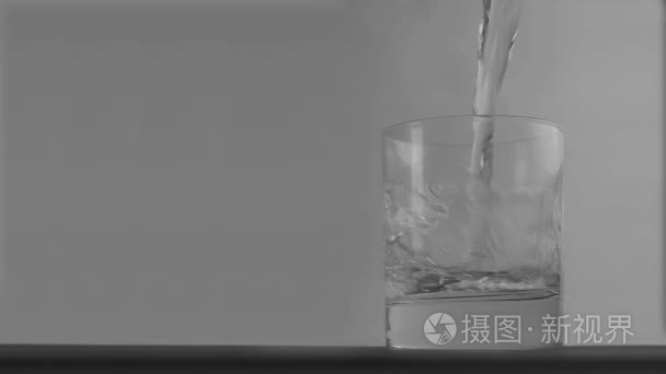 用水填充玻璃视频