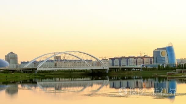 阿雷西河桥观日出日落