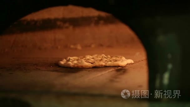 煮熟的烤箱的大饼视频