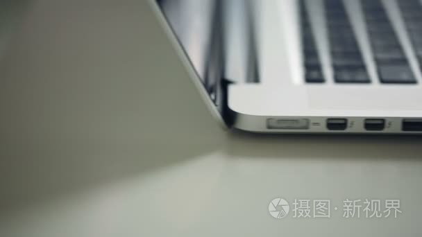 Usb 硬盘连接到一台笔记本电脑