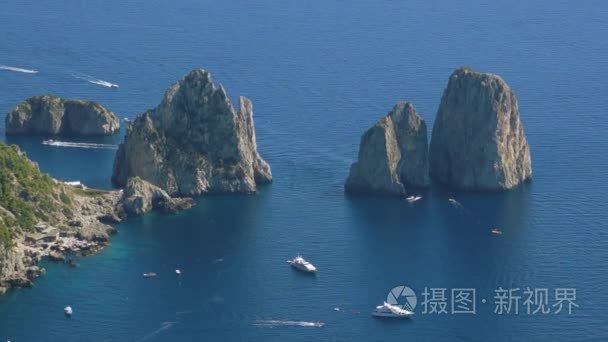 在意大利的卡普里岛海岸的小岛视频