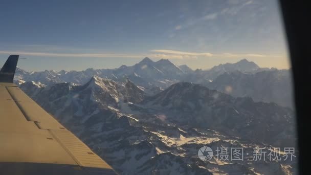 在珠穆朗玛峰山空气平面视图视频