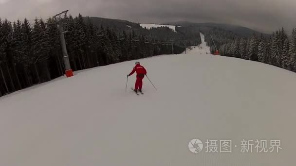 走在 Bukovel，乌克兰的滑雪道