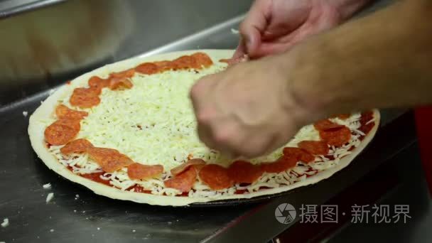 肉爱好者比萨饼制作视频