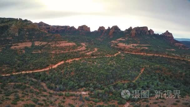 施内布利山的红色岩层视频