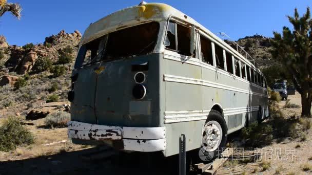 放弃在莫哈韦沙漠巴士视频
