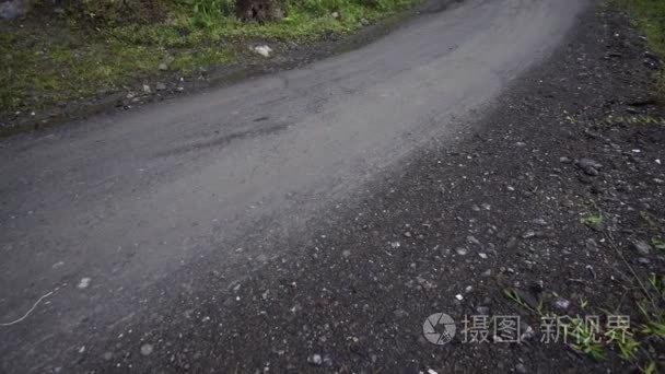 驾驶危险土路泥石流视频