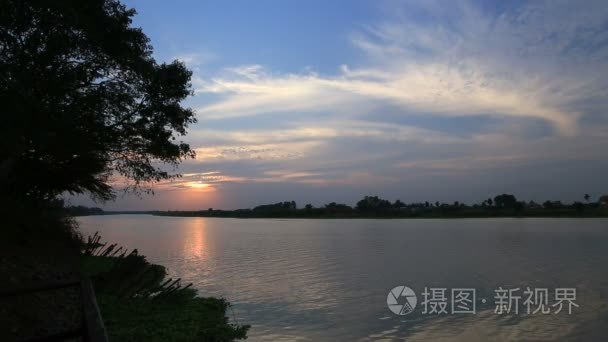 在河流和大海日落视频