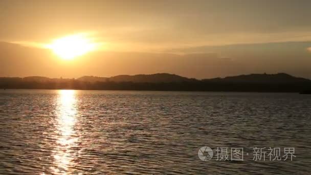 夕阳和河流视频