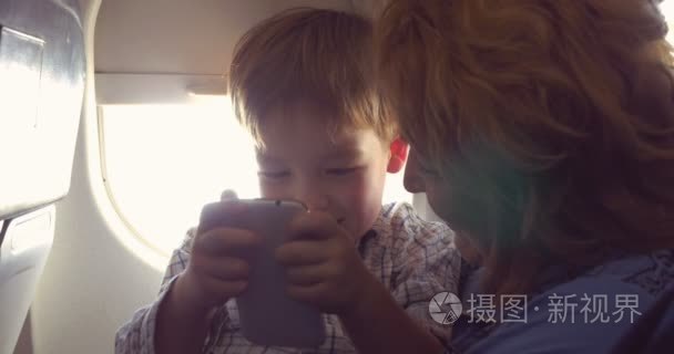 They have good time with smart phone in plane