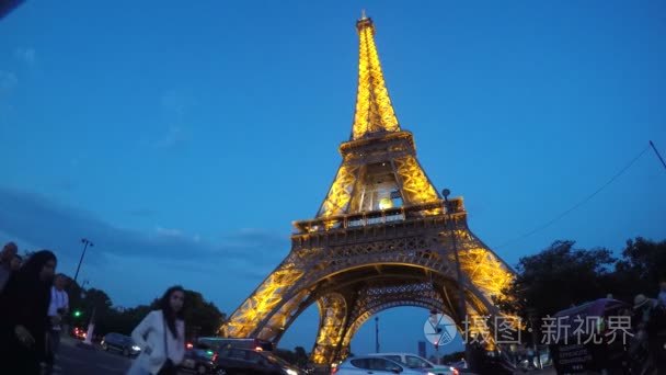晚上在巴黎埃菲尔铁塔视频