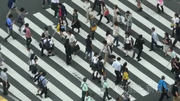 热闹的行人街交叉视频