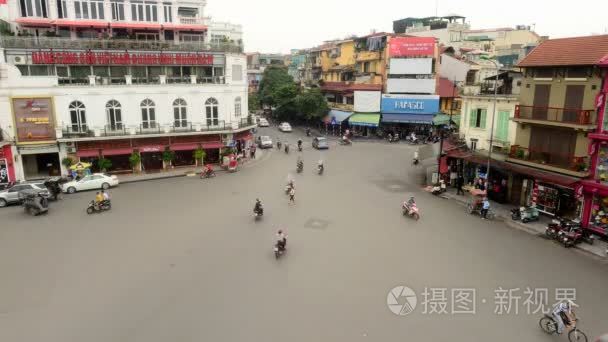 繁忙的交通路口的视图视频