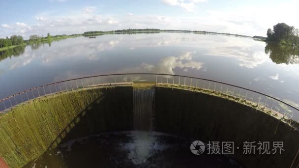 湖坝水溅在夏天的时间。游戏中时光倒流 4 k