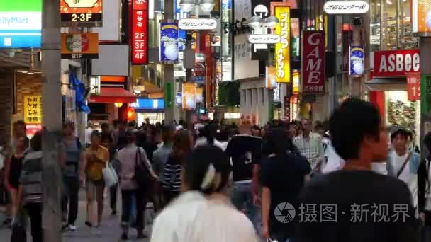 繁忙的购物区白天的涩谷视频