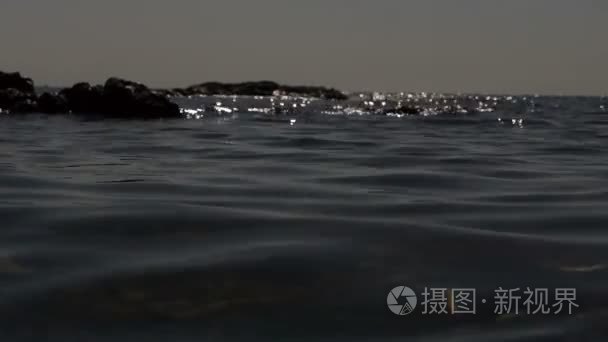 在夜海视频