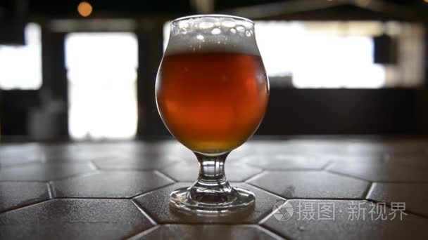 Man grabs beer from countertop