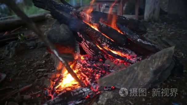 夜篝火与可用空间视频