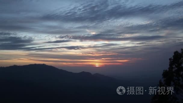 在海的泰国美丽的日出视频