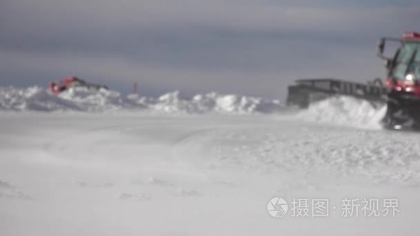 雪堆滑雪滑雪准备竞争视频