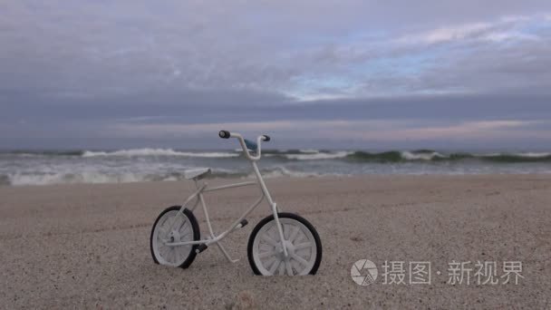 中海度假村沙滩玩具自行车视频