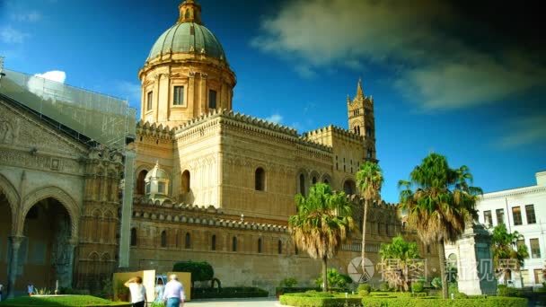 PALERMO: Palermo Cathedral with tourists in a sunny day Palermo 