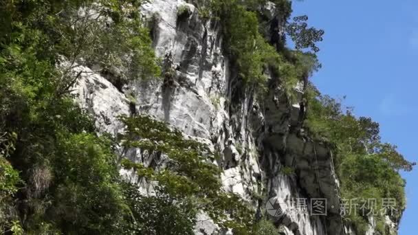 地质和开采石灰石山视频