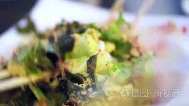 天妇罗酱沙拉亚洲风格芝麻酱视频