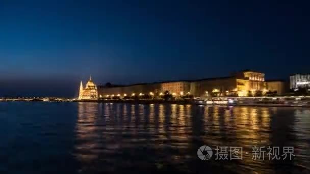 从多瑙河布达佩斯夜景视频