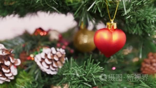 装饰的圣诞树红心玩具视频