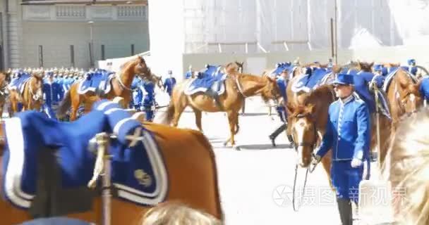 仪式结束后的骑兵护卫队视频